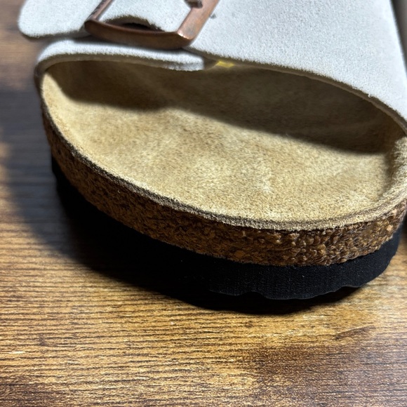 Birkenstock Women Cream Sandals with Brown Buckles Size 37 - Picture 2 of 13